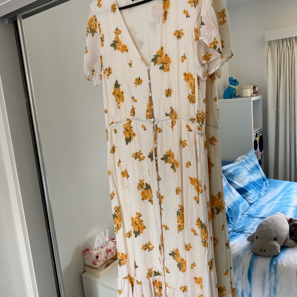 Sportsgirl Flowers dress - Picture 2 of 2